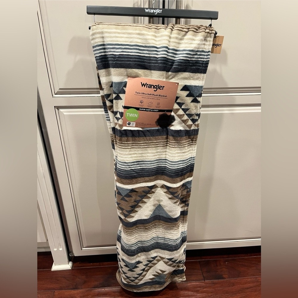 Wrangler Super Soft Twin Blanket - Blue and Cream